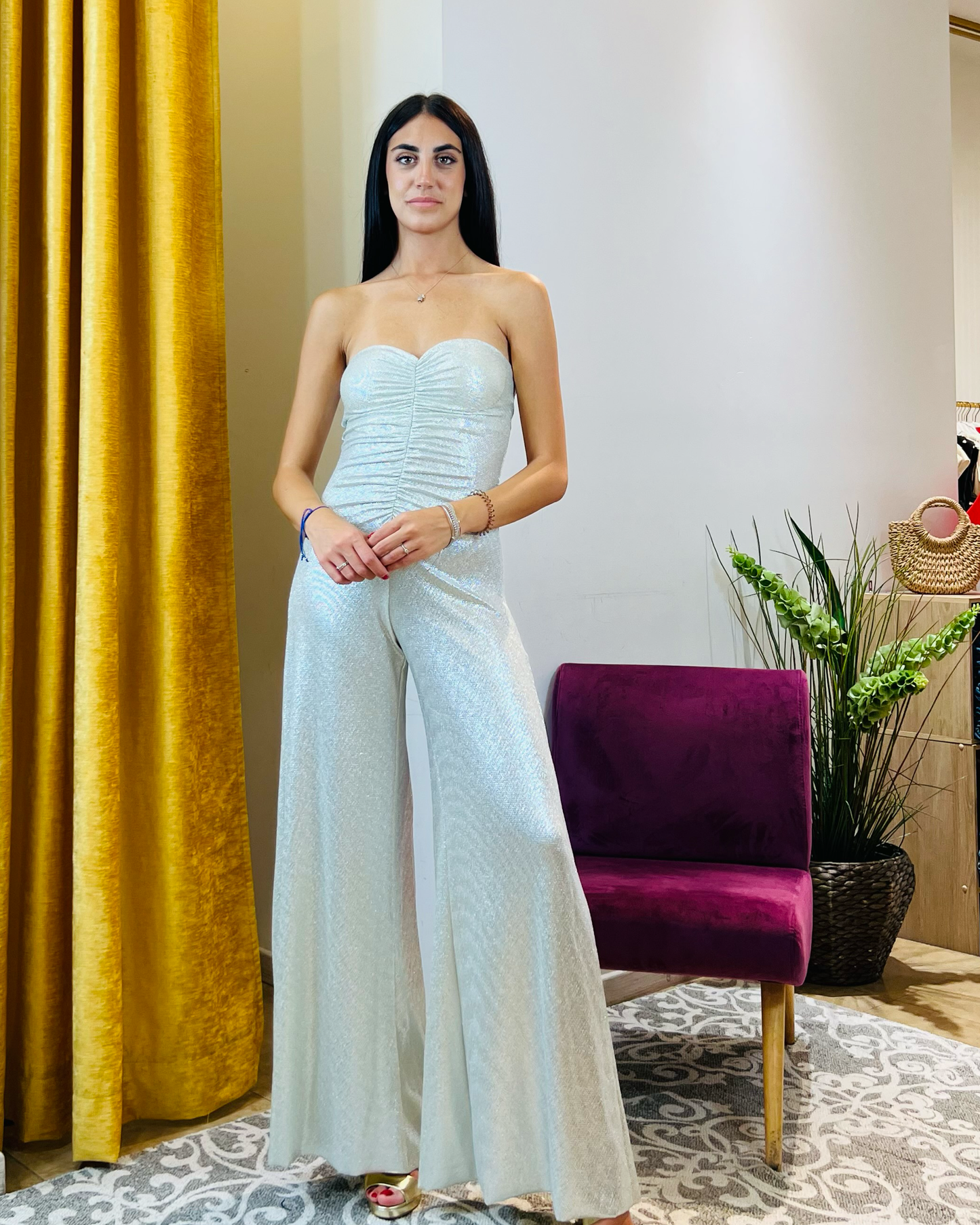 Tuta "Black Star".Tuta elegante nera, senza spalline, con corpetto drappeggiato e pantaloni a palazzo.