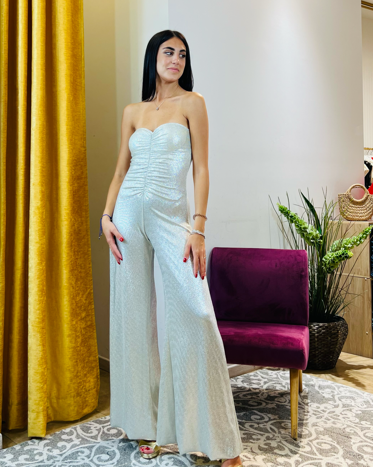 Tuta "Black Star".Tuta elegante nera, senza spalline, con corpetto drappeggiato e pantaloni a palazzo.