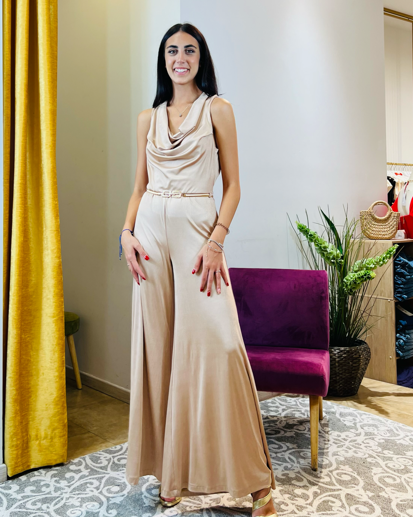 Tuta “Ebon Elegance”. Tuta elegante con pantaloni palazzo in jersey. (copia)
