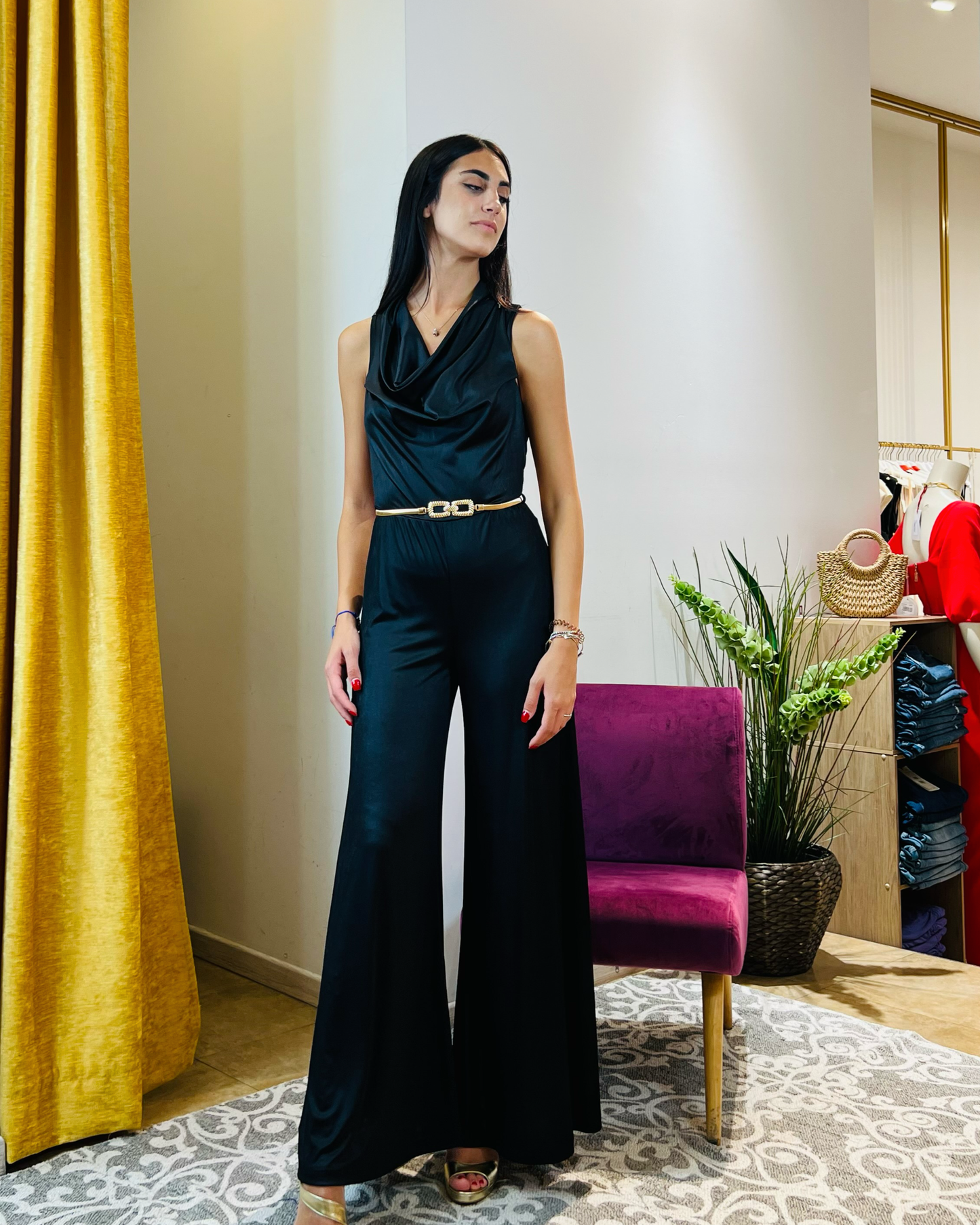Tuta “Ebon Elegance”. Tuta elegante con pantaloni palazzo in jersey. (copia)