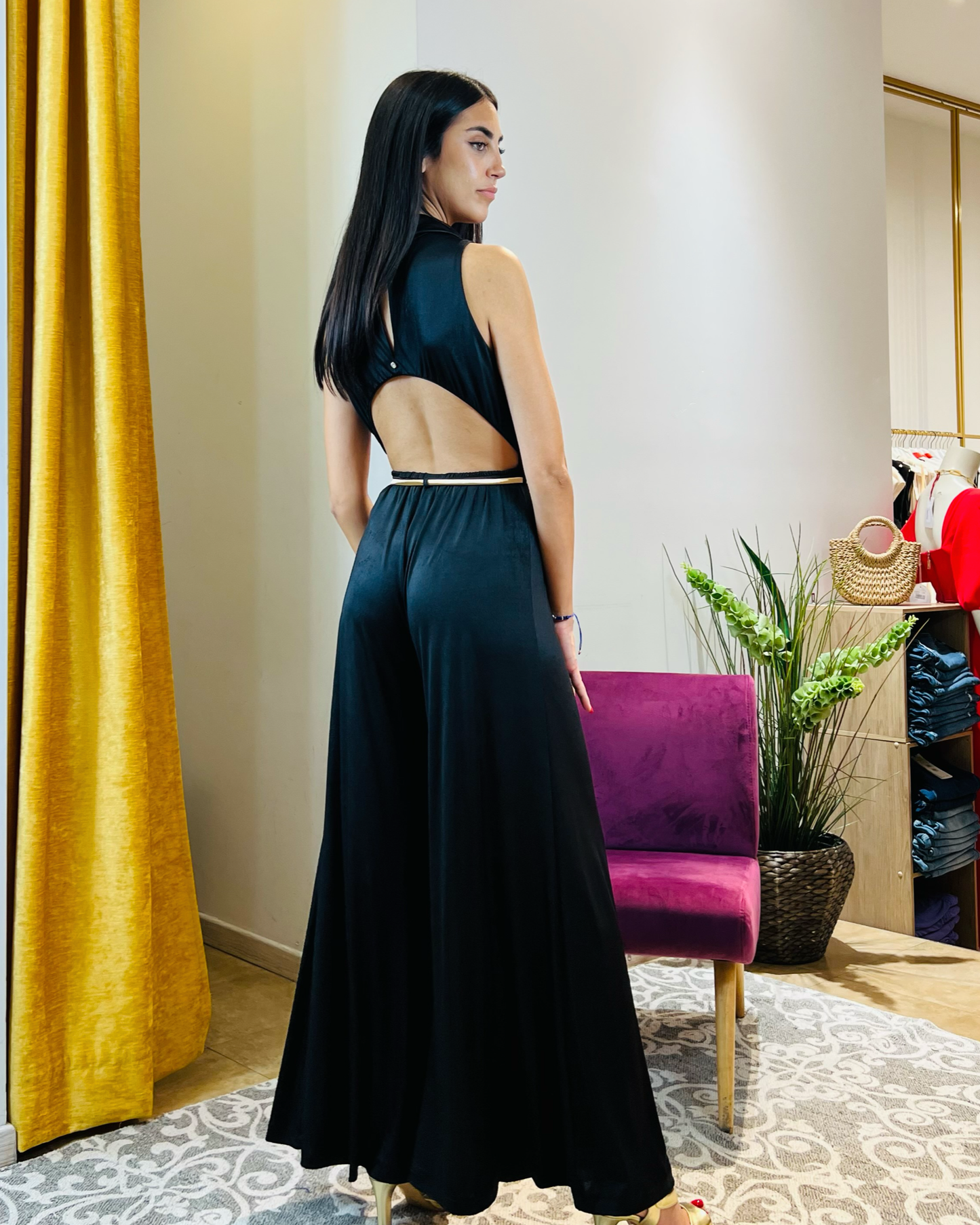 Tuta “Ebon Elegance”. Tuta elegante con pantaloni palazzo in jersey. (copia)