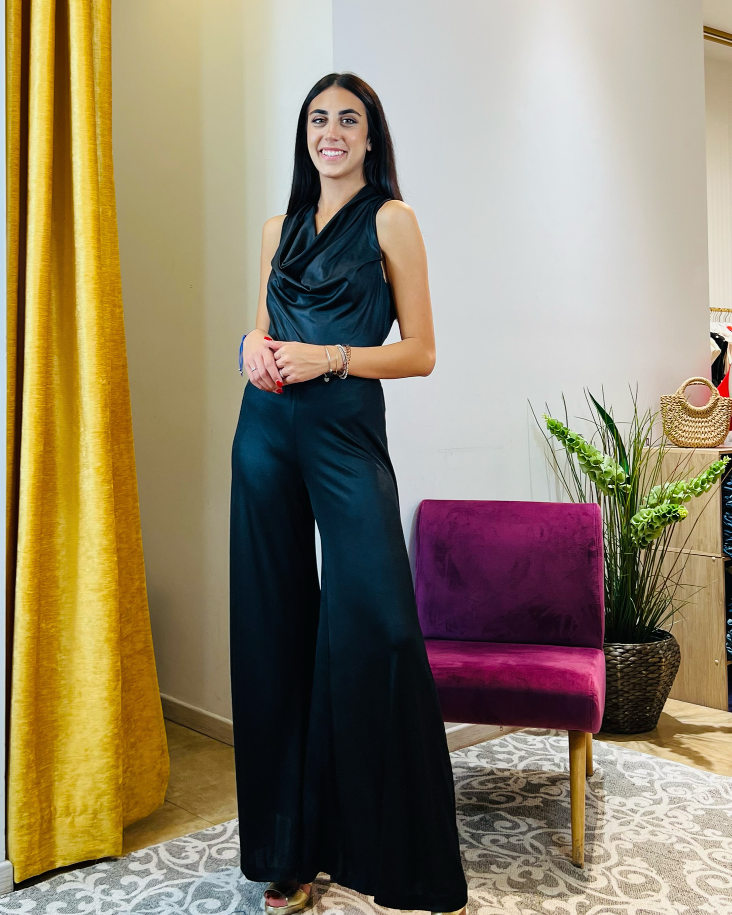 Tuta “Ebon Elegance”. Tuta elegante con pantaloni palazzo in jersey. (copia)