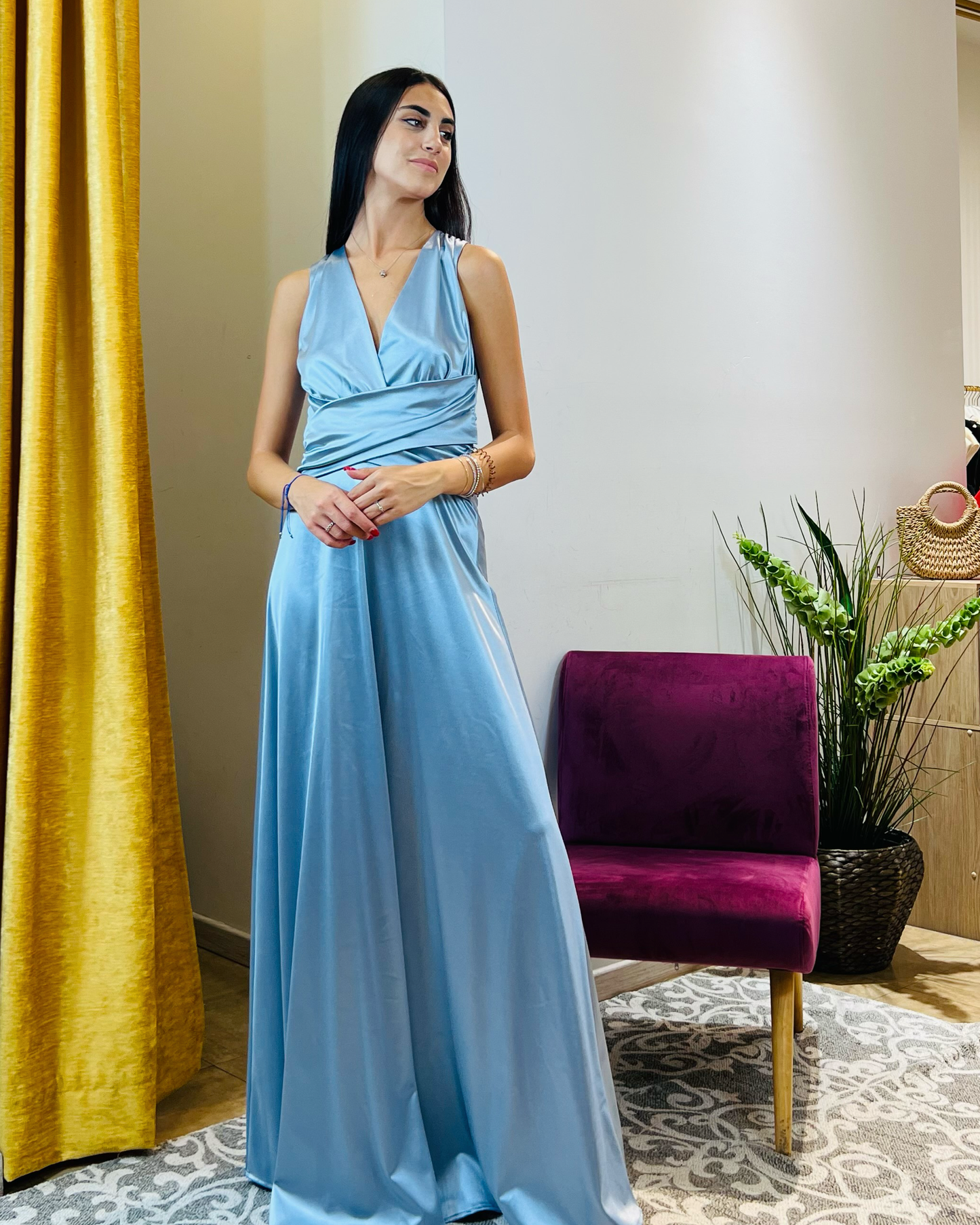 Abito "Sky Sparkle". Abito lungo donna in jersey lucido, con scollo a V, drappeggiato in vita e gonna ampia.