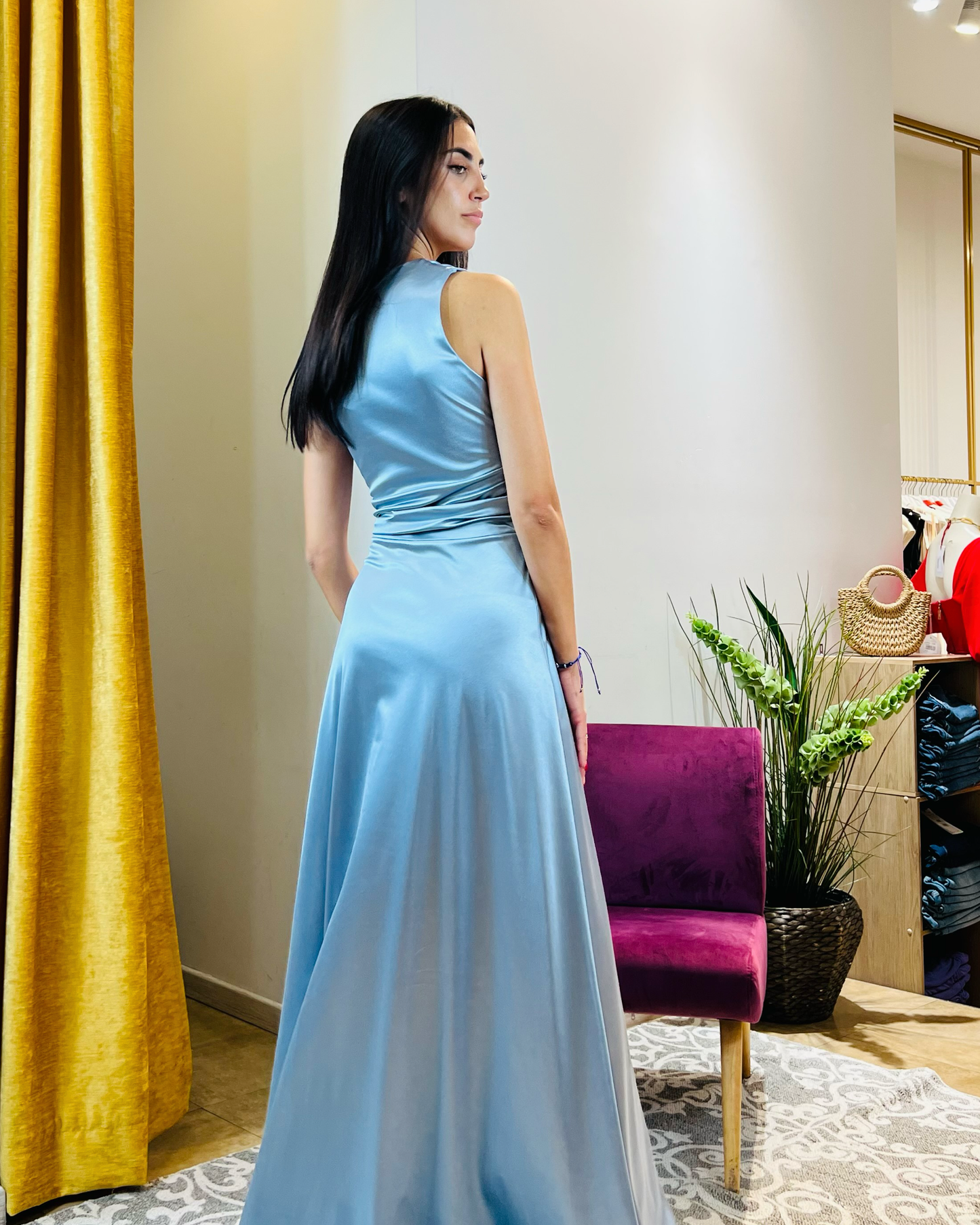Abito "Sky Sparkle". Abito lungo donna in jersey lucido, con scollo a V, drappeggiato in vita e gonna ampia.