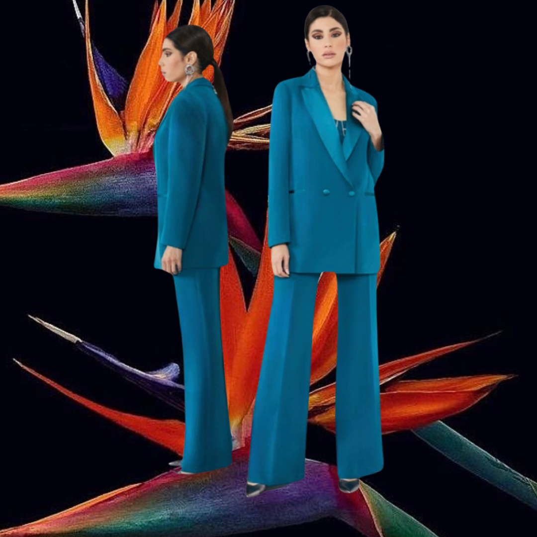 Tailleur "Satin Midnight Elegance". Tailleur pantalone color petrolio con blazer lungo, revers in raso e pantaloni a gamba larga