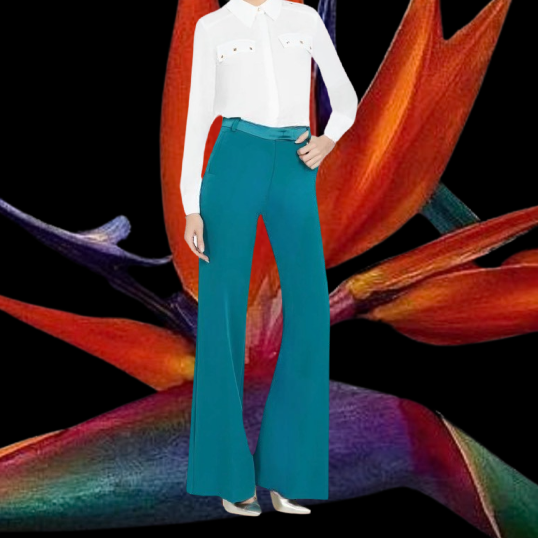 Tailleur "Satin Midnight Elegance". Tailleur pantalone color petrolio con blazer lungo, revers in raso e pantaloni a gamba larga