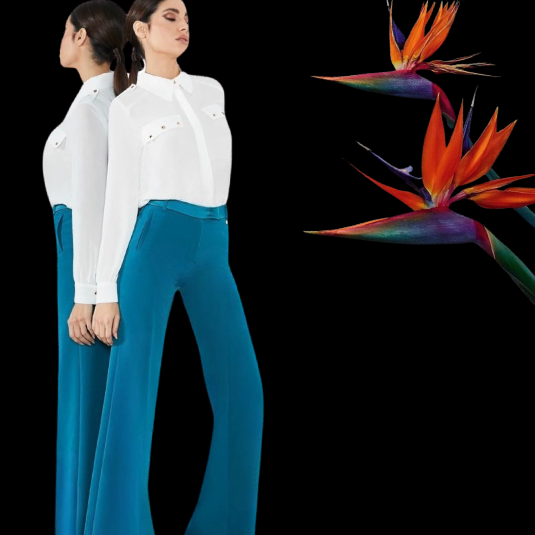 Tailleur "Satin Midnight Elegance". Tailleur pantalone color petrolio con blazer lungo, revers in raso e pantaloni a gamba larga