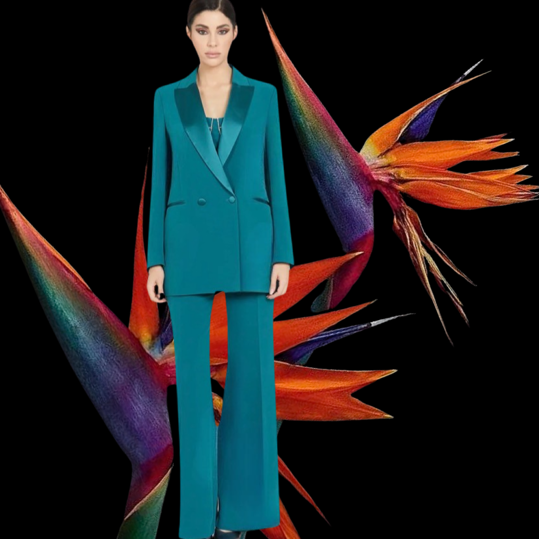 Tailleur "Satin Midnight Elegance". Tailleur pantalone color petrolio con blazer lungo, revers in raso e pantaloni a gamba larga