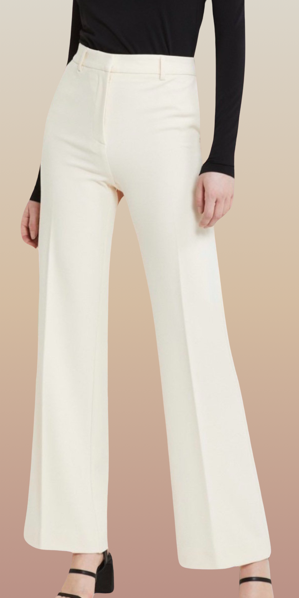 Tailleur "Ivory Grace". Tailleur pantalone panna con giacca blazer due bottoni, pantaloni ampi eleganti