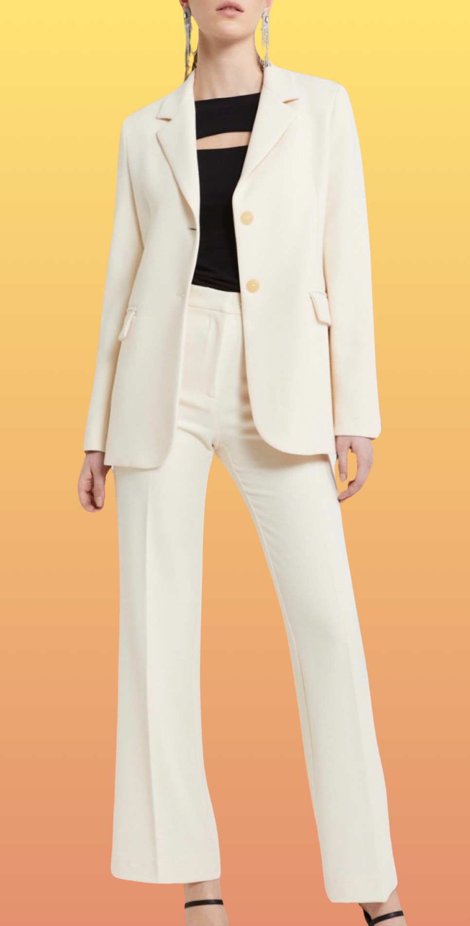 Tailleur "Ivory Grace". Tailleur pantalone panna con giacca blazer due bottoni, pantaloni ampi eleganti
