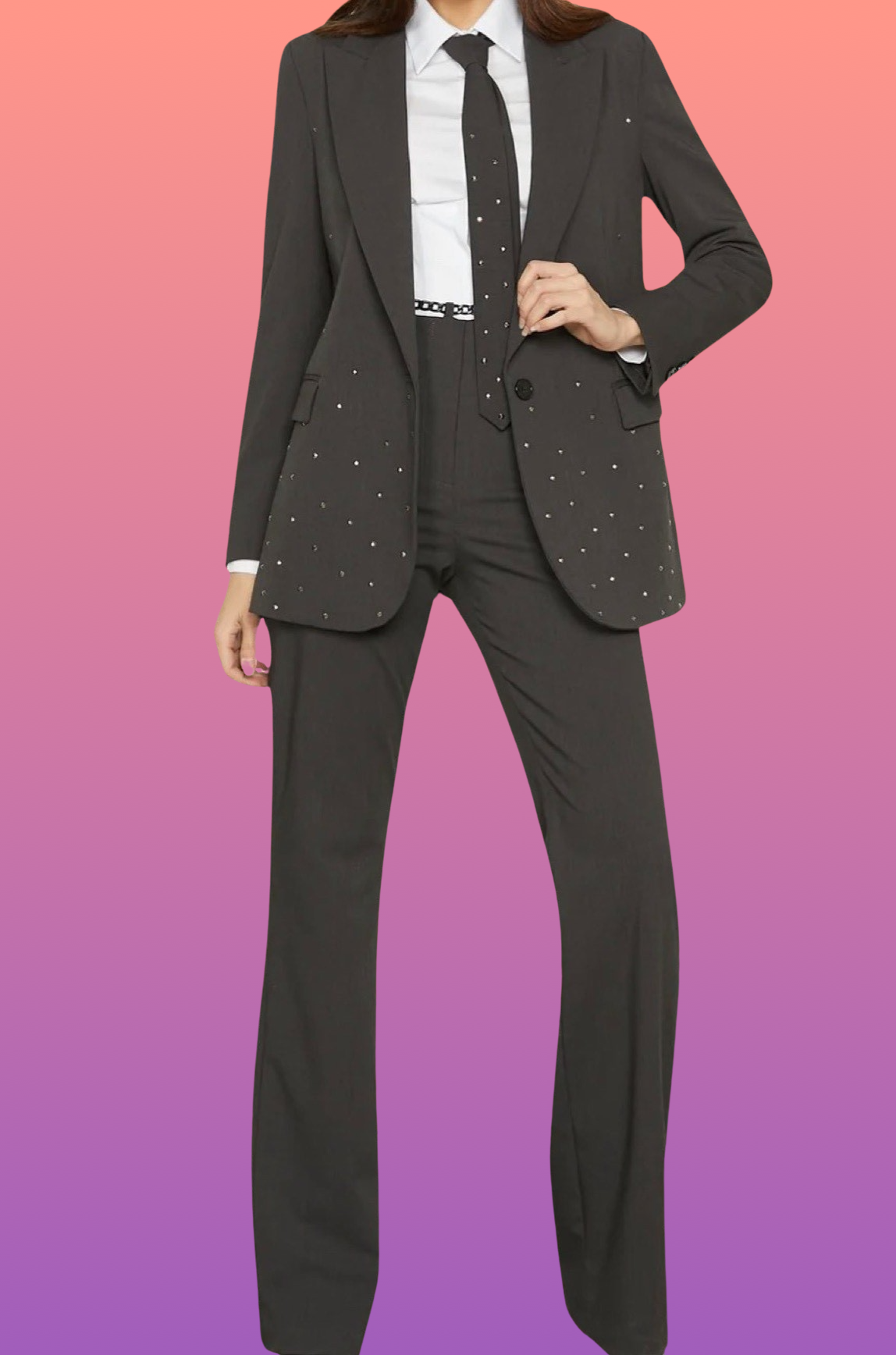 Tailleur "Iconic Femininity". Tailleur invernale grigio con giacca decorata con strass,abbinato a pantaloni a gamba dritta
