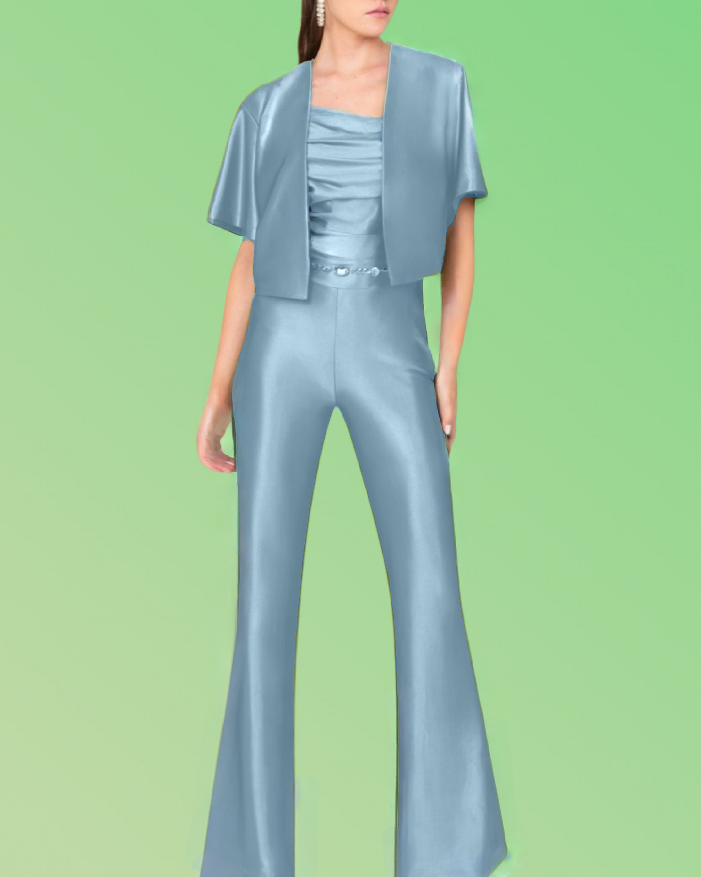 Tuta "Shimmering Whisper". Tuta elegante con top e pantaloni zampa, tessuto brillante verde salvia metallizzato