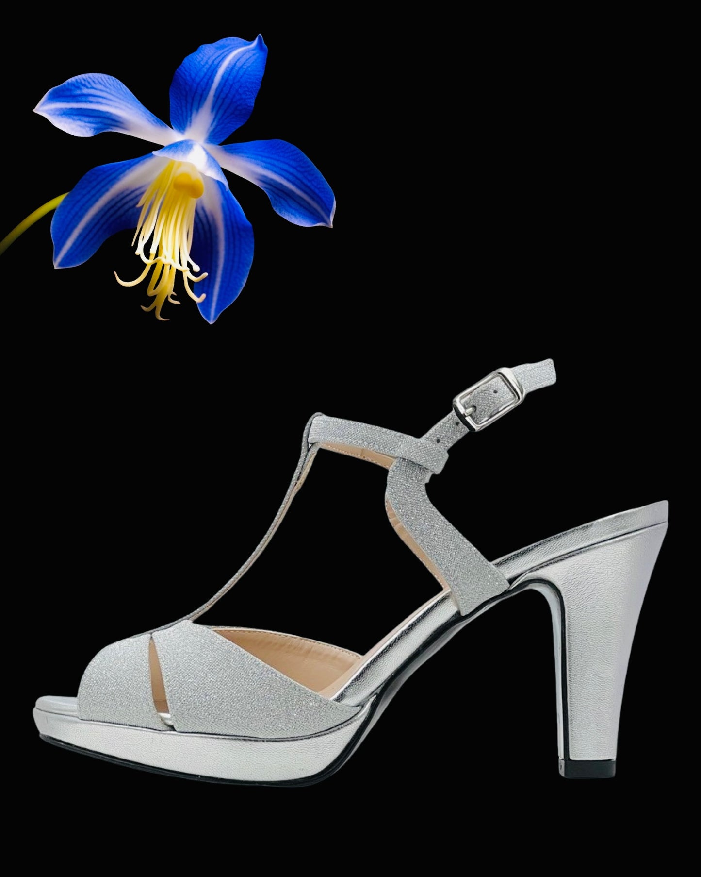 Sandalo "Moonlit Mirage". Sandali eleganti in lamè argento, da cerimonia o da festa con platform e tacco medio