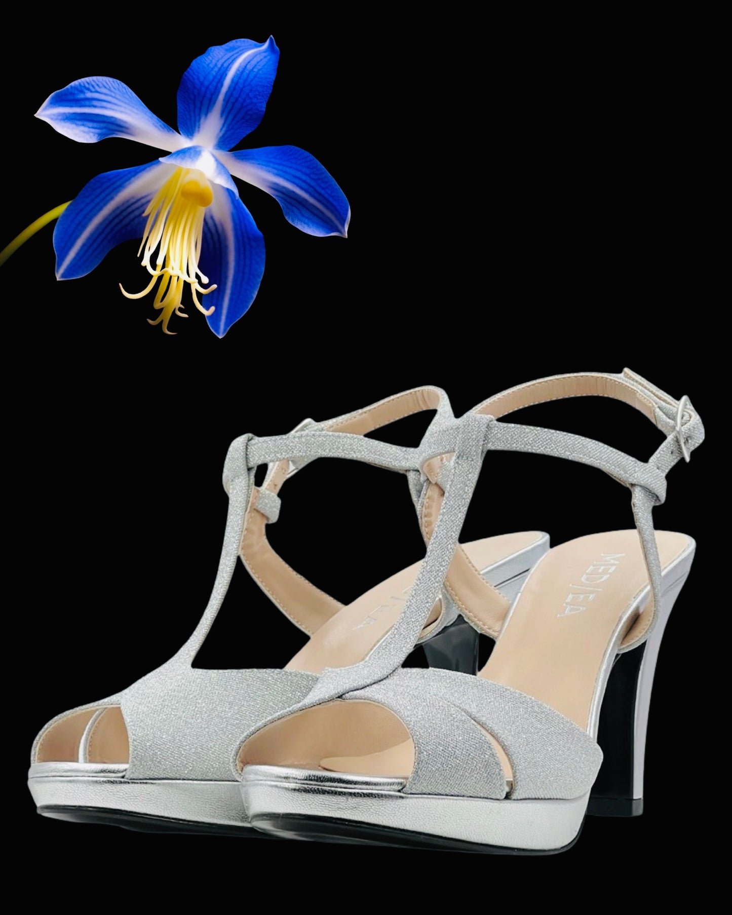 Sandalo "Moonlit Mirage". Sandali eleganti in lamè argento, da cerimonia o da festa con platform e tacco medio