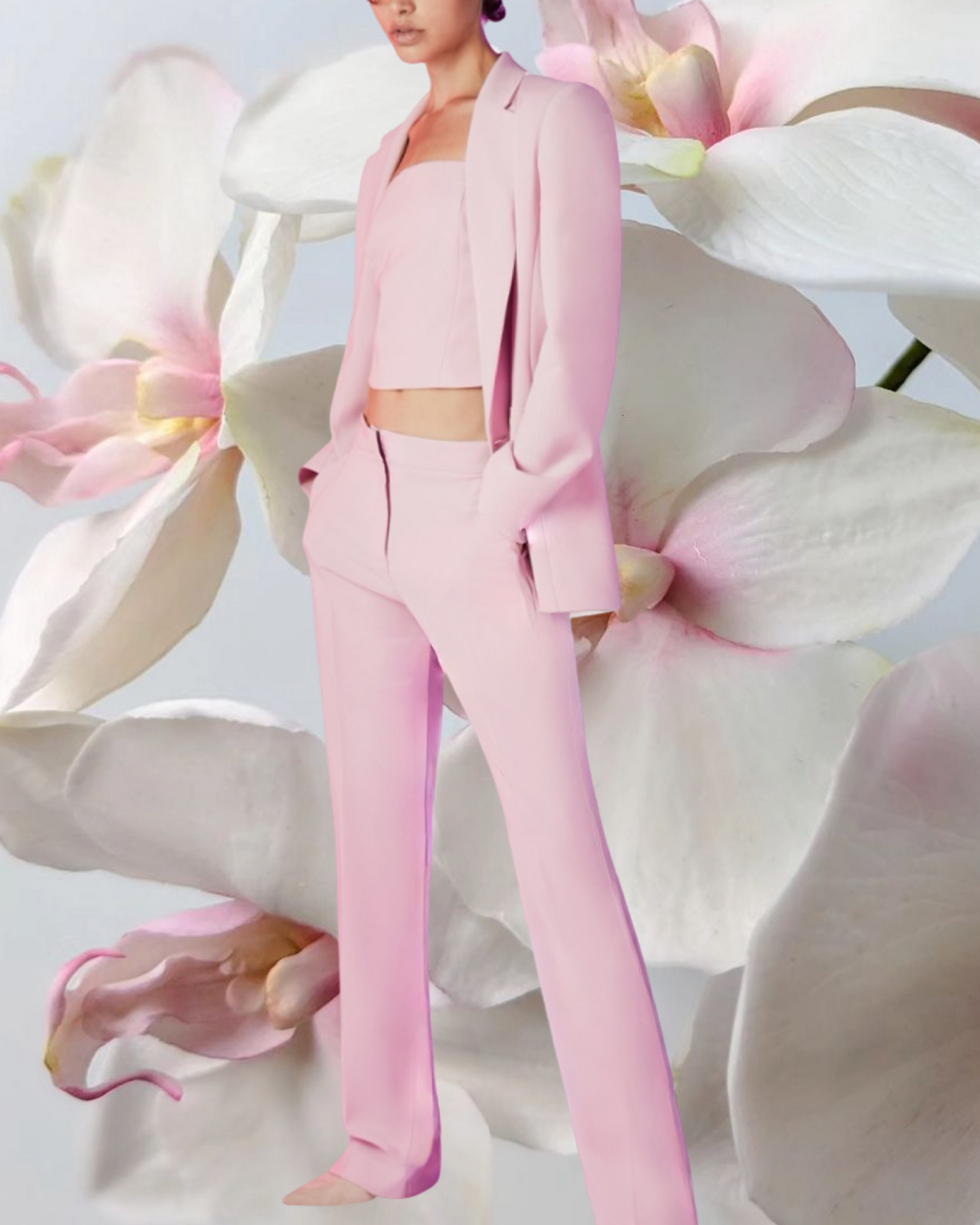 Tailleur "Rosy Charm".Completo rosa pastello femminile con blazer e pantaloni a vita alta a gamba dritta.