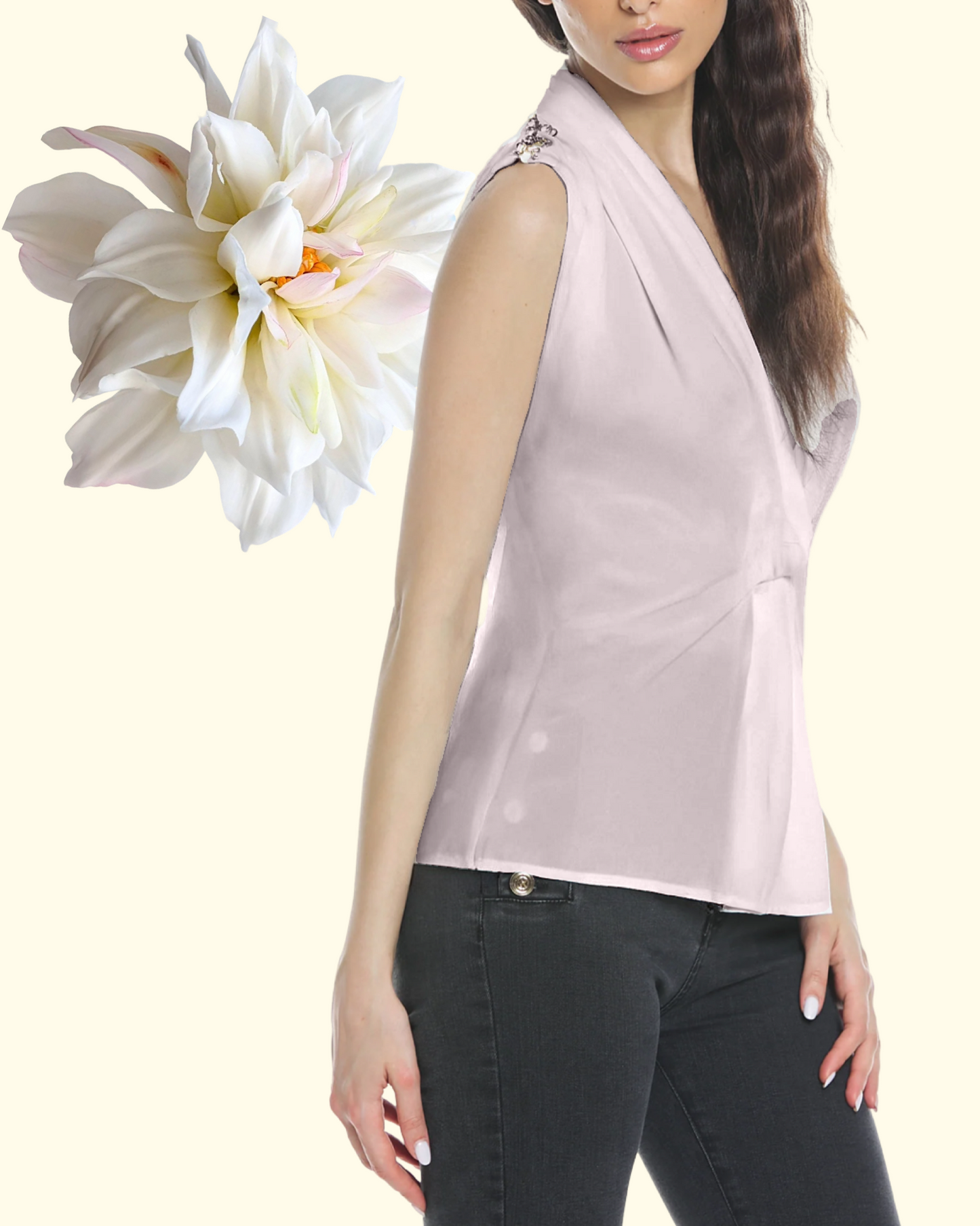 Top "Soft Blossom".Top smanicato in seta color avorio con scollo drappeggiato profondo.